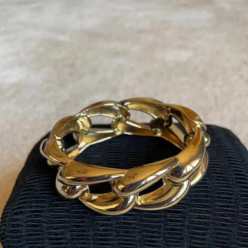 EUC Women’s Gold-tone Chunky braided cuff bracelet.